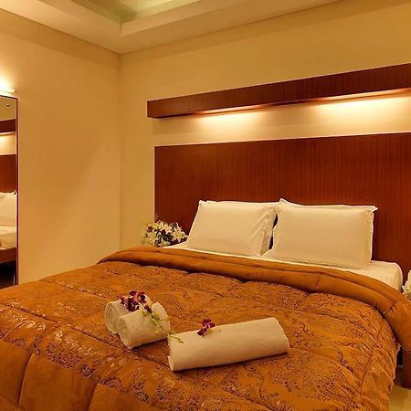 Dhanunjayas Luxury Hotel Hosūr Zewnętrze zdjęcie