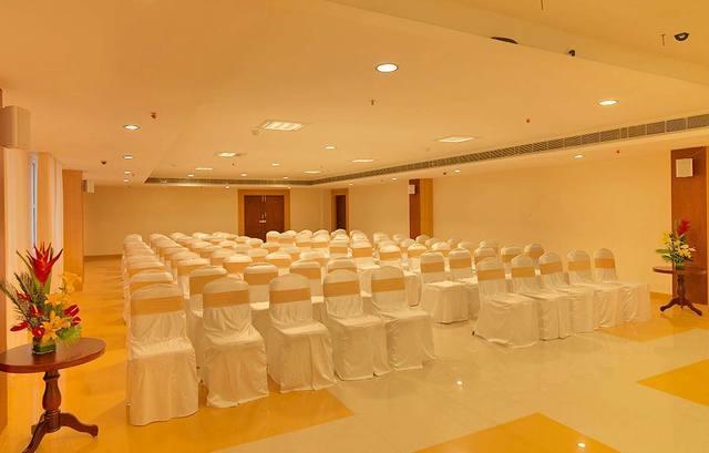Dhanunjayas Luxury Hotel Hosūr Zewnętrze zdjęcie