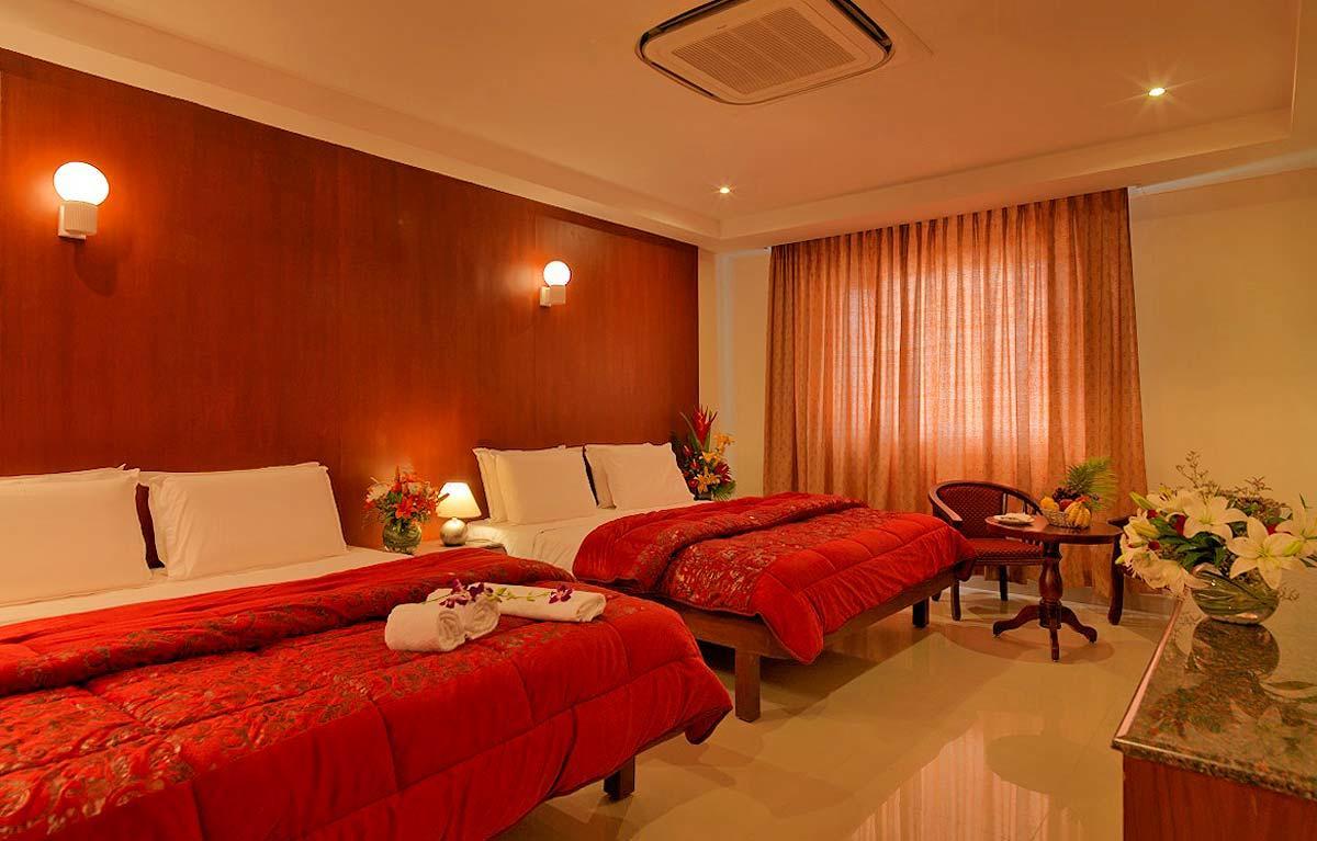 Dhanunjayas Luxury Hotel Hosūr Zewnętrze zdjęcie